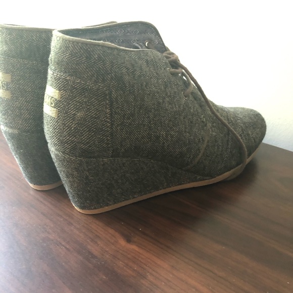 Olive Green Toms Booties - Picture 4 of 6